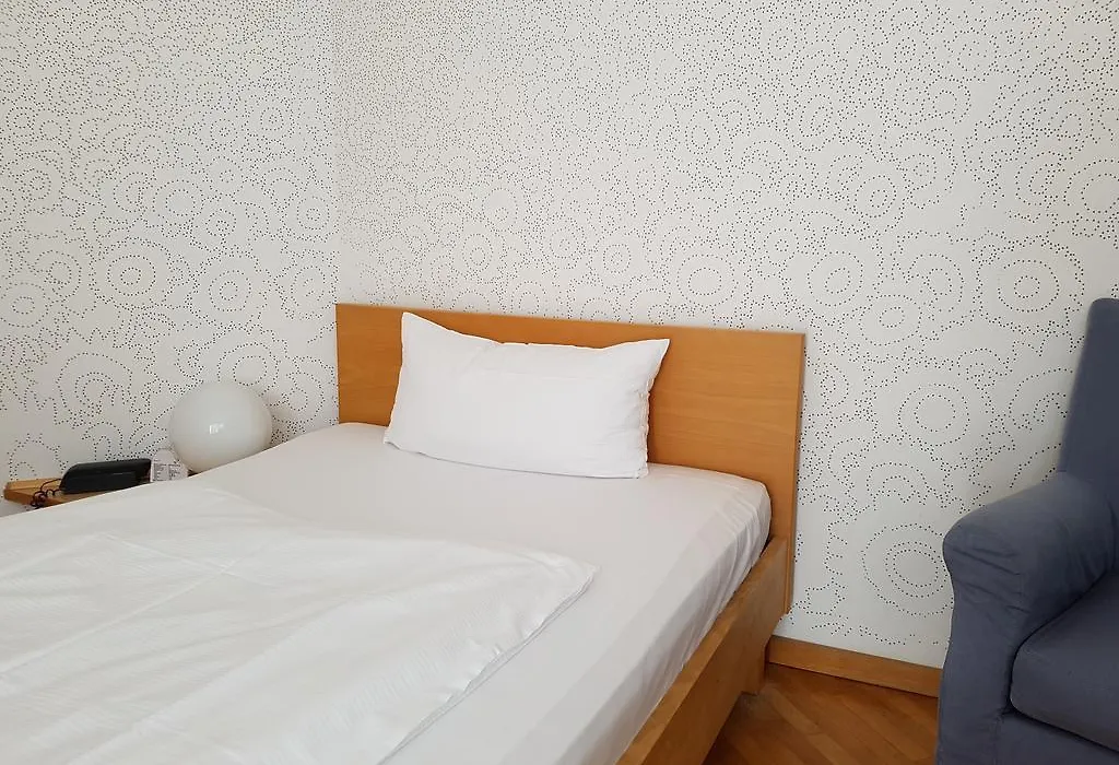 Hotel Robert Mayer-1